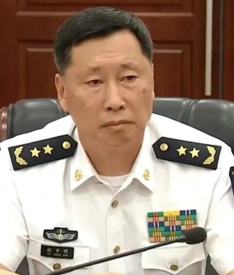 解放軍海軍上將、新任海軍總司令胡中明。   圖 : 翻攝自綠色留園