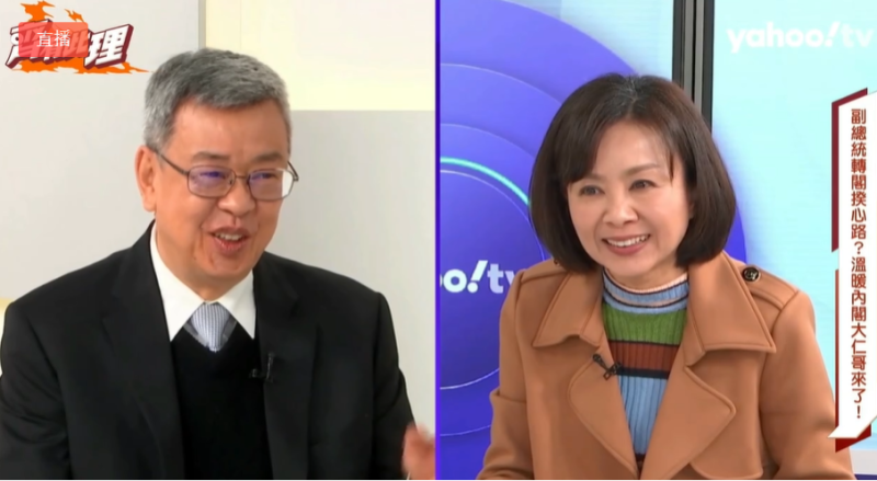 行政院長陳建仁（左）今（3）天接受網路節目《齊有此理》主持人王時齊（右）專訪。   圖：擷自「齊有此理」直播畫面