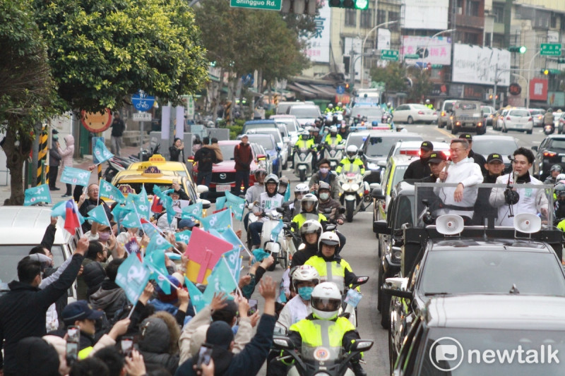 民眾黨總統候選人柯文哲車掃。 圖:周煊惠 / 攝