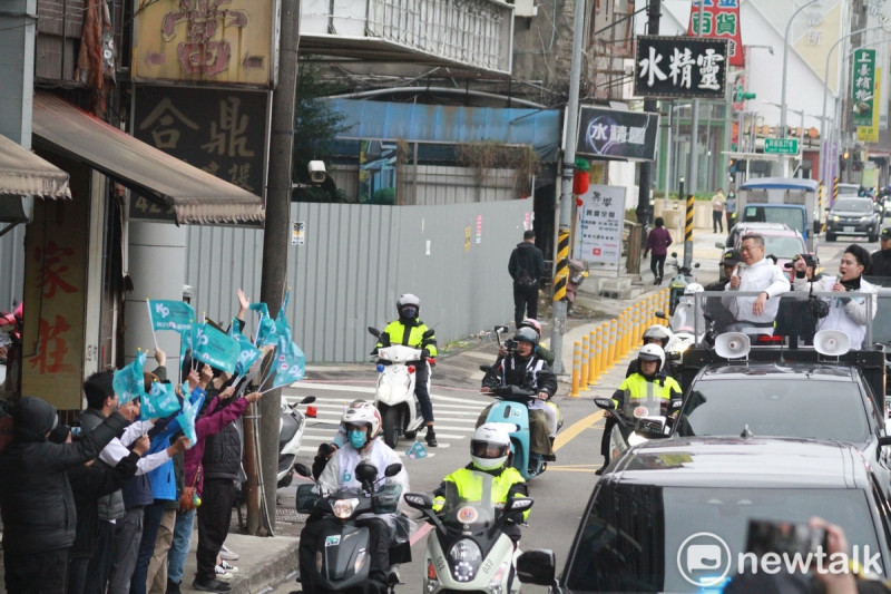 民眾黨總統候選人柯文哲車掃。 圖:周煊惠 / 攝