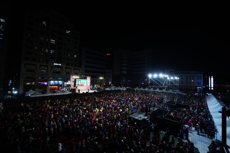 民進黨今（4）日在新竹舉行第二場萬人大造勢活動，現場湧入萬名民眾力挺。   圖：賴清德競總提供