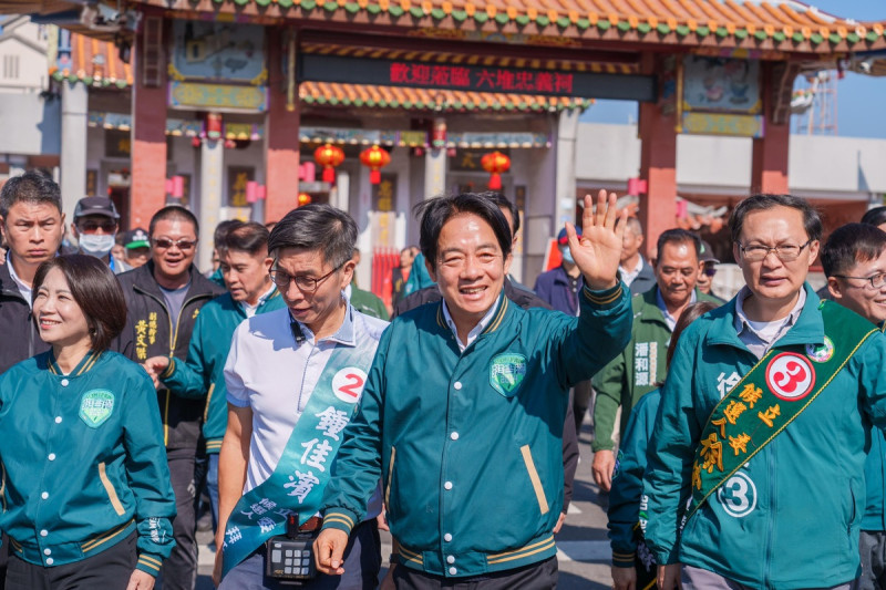 賴清德屏東行程滿檔，周春米、鍾佳濱、徐富癸等人陪同現身。   圖：徐富癸競總提供