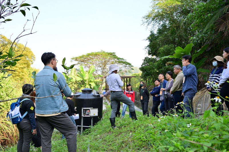 所以為了改善野生動物棲地的缺水困境，設置了太陽光電抽水馬達，抽取水量穩定的下游溪水。   圖：農業部農村發展及水土保持署／提供