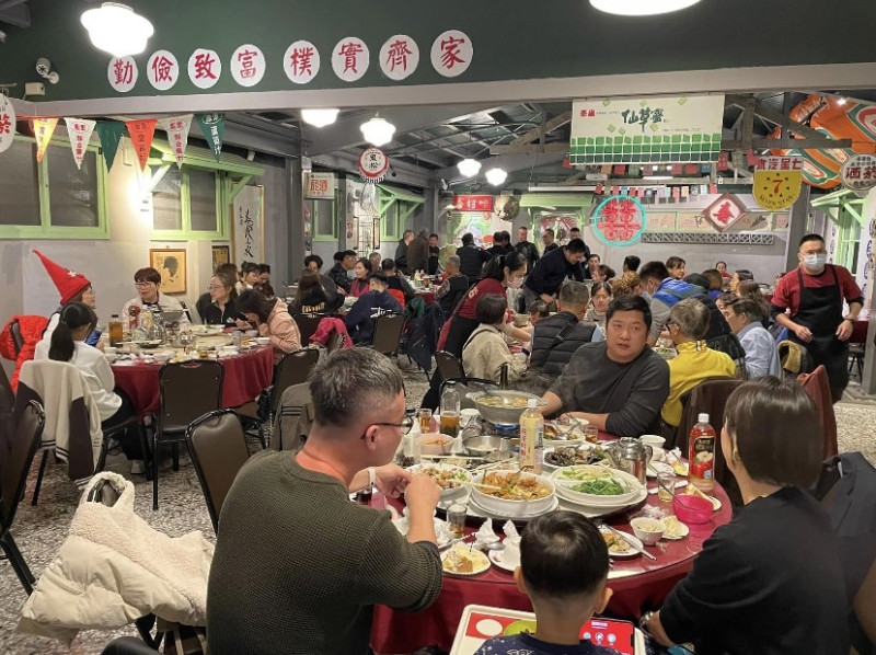 35年老餐館方正谷眷村味，獲得「2023年經濟部當代台菜餐廳」認證。   台中市政府/提供