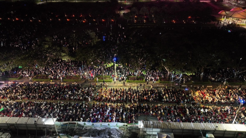 民眾黨總統候選人柯文哲今晚在高雄造勢，現場號稱有破7萬人，圖為民眾黨提供的空拍圖。   圖：民眾黨 / 提供