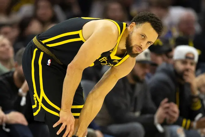 ▲勇士球星Stephen Curry手感低迷，三分線外更是9投盡墨，近一個月第2次單場沒有投進任何一記三分球。（圖／美聯社／達志影像）   