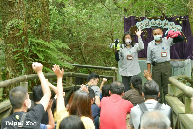特展開幕日當天將用手偶劇分享山椒魚的故事。   圖：台北市立動物園／提供