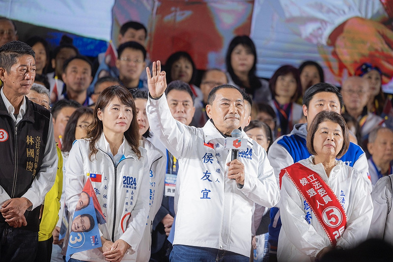 國民黨總統候選人侯友宜頻南下拜票，搶攻綠營票倉。   圖：侯友宜競辦/提供