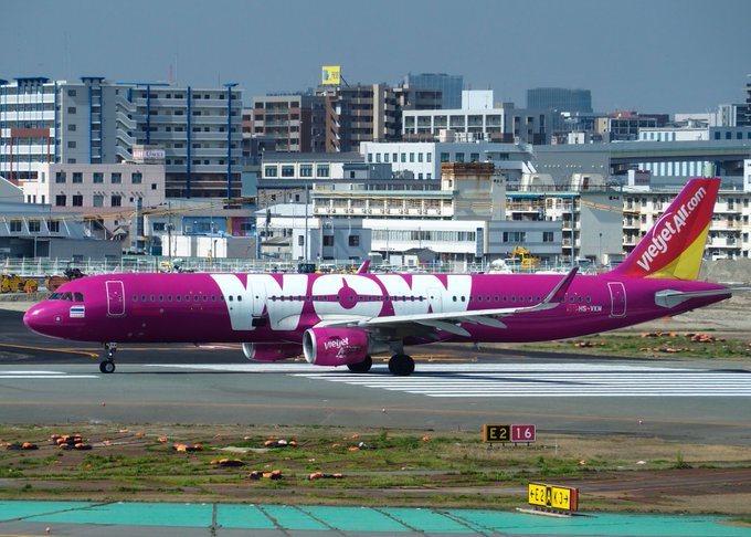 泰越捷航空班機於今日上午 8 點 40 在福岡機場發生機長聽錯指令進入死路動彈不得的烏龍事件。   圖：翻攝自 ao_airplane_767 X帳號