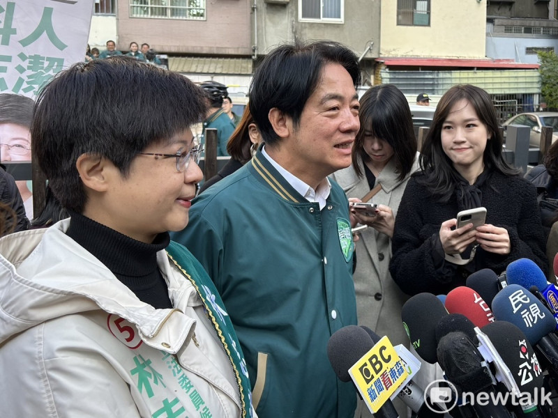 賴清德今日車隊掃街從新竹市出發，在啟程前由林志潔陪同受訪。   圖：黃宣尹攝