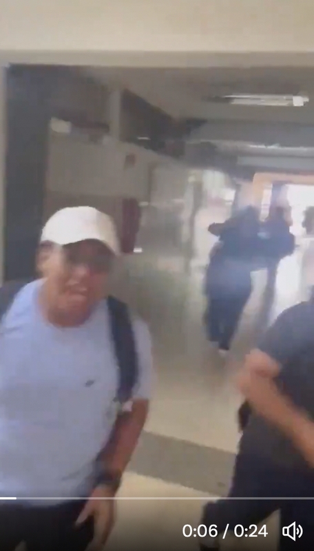 這幾天甚至有槍手進入學校走廊，並在全國各地引爆炸彈時，學生們驚慌失措，人們擔心這些襲擊是有組織的。   圖 : 翻攝自X (前推特)@DonaldTNews