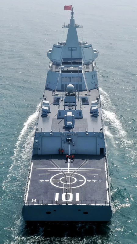 近期有中國軍事專家，稱中國的 055 型導彈驅逐艦改良型「 055B 」即將下水，強化中國海軍戰力。圖為中國 055 型驅逐艦「南昌艦」。   圖：翻攝自河東三叔