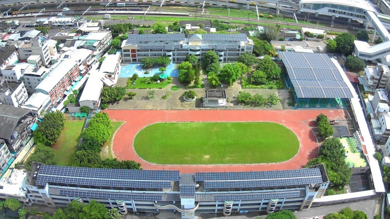 台中市推動校園設置太陽能板成效良好。   台中市政府/提供