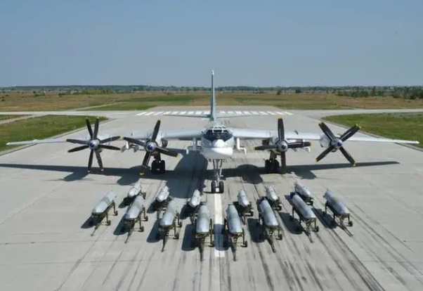 俄軍圖式轟炸機可攜帶大量彈藥。   圖 : 翻攝自鐵血戰史