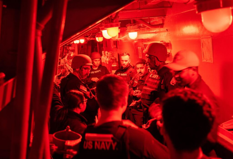 美國海軍3日針對紅海情勢進行討論。   圖：取自美國海軍網頁navy.mil