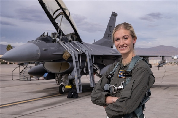 美國空軍學院畢業的麥迪遜．馬什被視為美國史上第一位參與選美比賽的現役軍官。   圖：翻攝自USAF/SWNS
