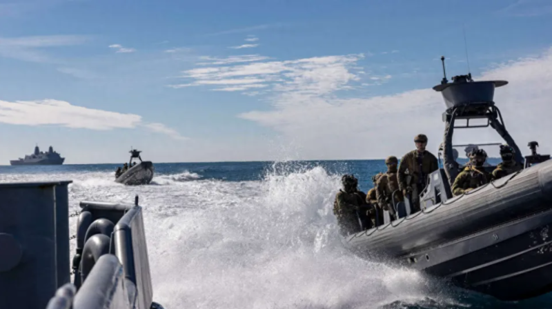  美陸戰隊出發準備實施海上攔截。 圖 : 翻攝自騰訊網/老高風雲 