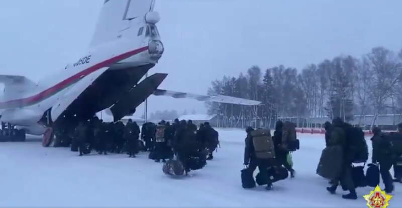 白俄羅斯國防部報告表示，白俄羅斯軍隊被派往俄羅斯進行軍事演習。   圖：翻攝自X帳號「@NiKiTa_32156」
