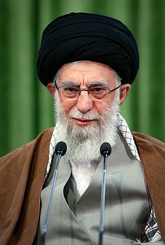 伊朗不再提及之前掛在嘴邊的「中俄伊鐵三角」。圖為伊朗最高領袖哈梅內伊。   圖：翻攝自維基百科