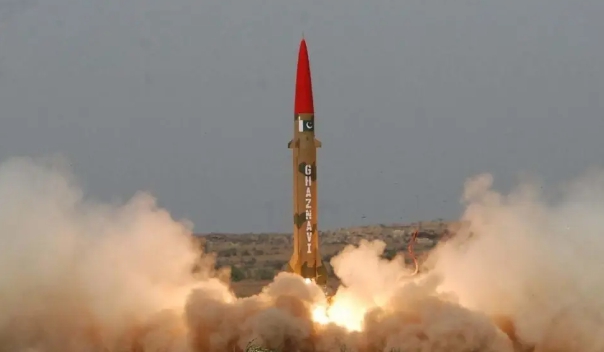 巴基斯坦發射導彈回攻伊朗。   圖 : 翻攝自第一軍情