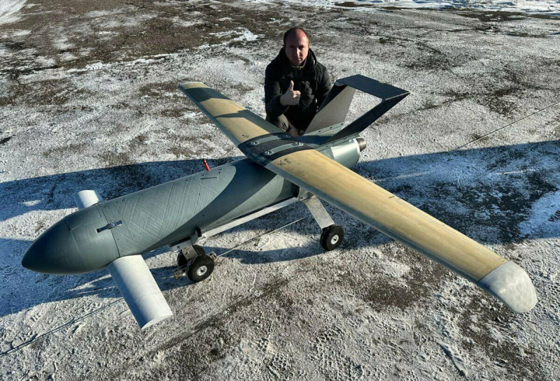 烏克蘭宣布 5 日的無人機襲擊摧毀了俄羅斯 3 處空軍基地與 19 架戰機，然而根據美國公司公布的衛星照片，烏克蘭的「豐碩戰果」恐怕並不是真的。   圖：取自「X」@ukraine_map