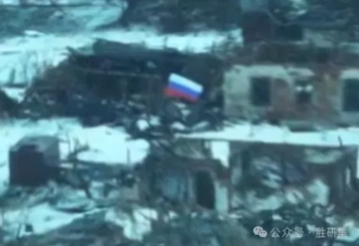網上出現的一段視頻證實了俄羅斯武裝部隊對博丹尼夫卡東北部的控制。   圖：翻攝自「勝研集」