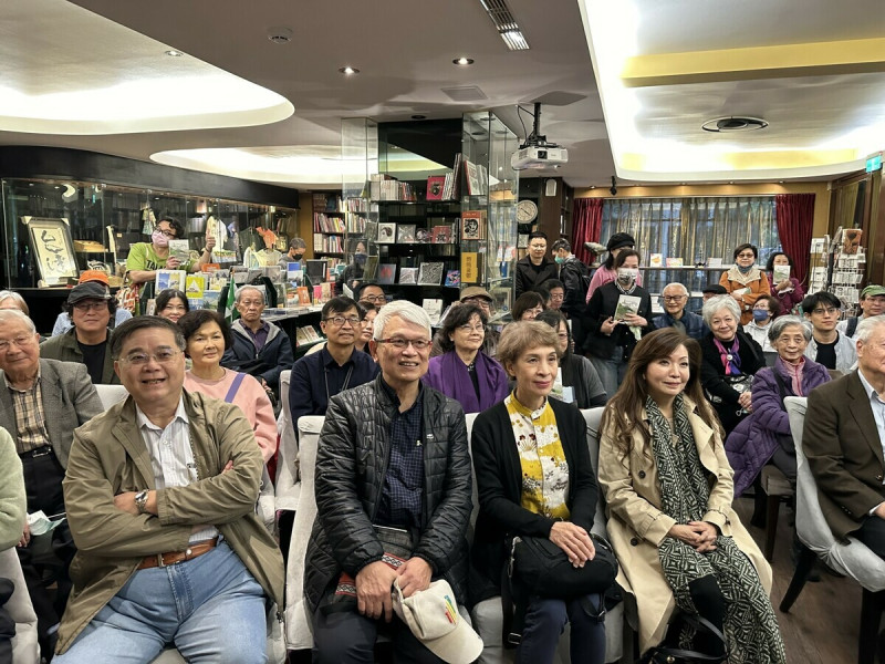 資深媒體人、知名文史工作者陳彥斌20日在台北「讀派」書店舉行新書《山城番子巴》發表會 ,文化界、新聞界及政壇朋友出席力挺。 圖:朱蒲青攝