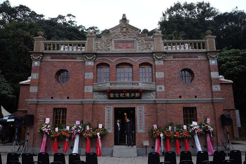 鴻海創辦人郭台銘今日參與在內湖區郭子儀紀念堂舉辦的世界郭氏宗親會祭祖活動，這也是他從君悅會談之後首度參與的公開活動。圖為郭子儀紀念堂。   圖：翻攝自台北旅遊網