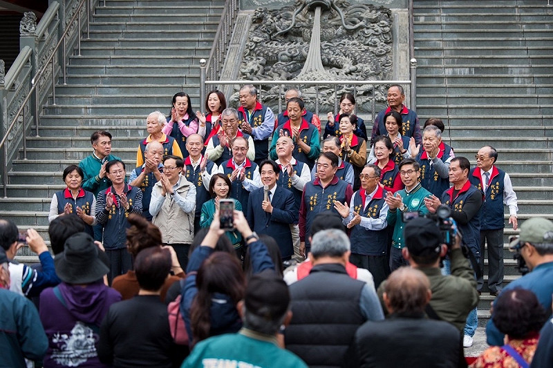 賴清德今日展開謝票感恩行程，下午到屏東代天宮參香祈福。   圖：民進黨提供