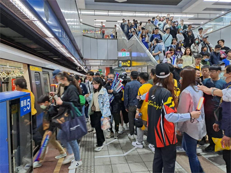 台北捷運公司今(23)日表示，春節期間各路線採假日班距。   圖：台北捷運／提供