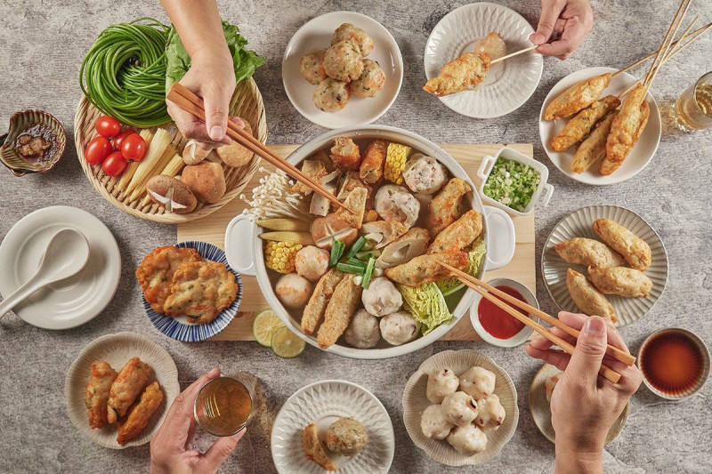 各類魚丸加工品是團圓飯不可或缺的主角之一。   圖：孫家銘翻攝