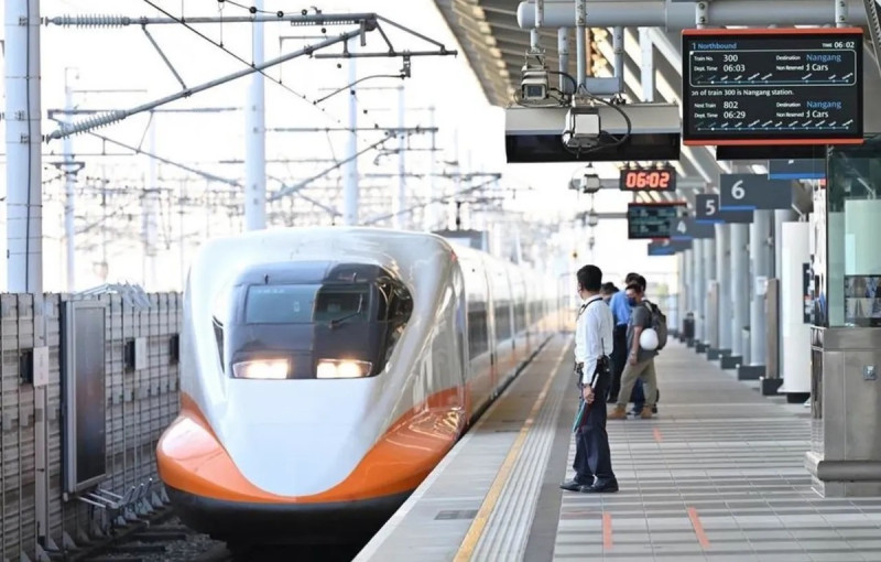 為了服務旅客返鄉掃墓及出遊需求，台灣高鐵公司決定再加開4班次列車，於3月20日凌晨零時起開放訂票。   圖：台灣高鐵公司／提供（資料照）