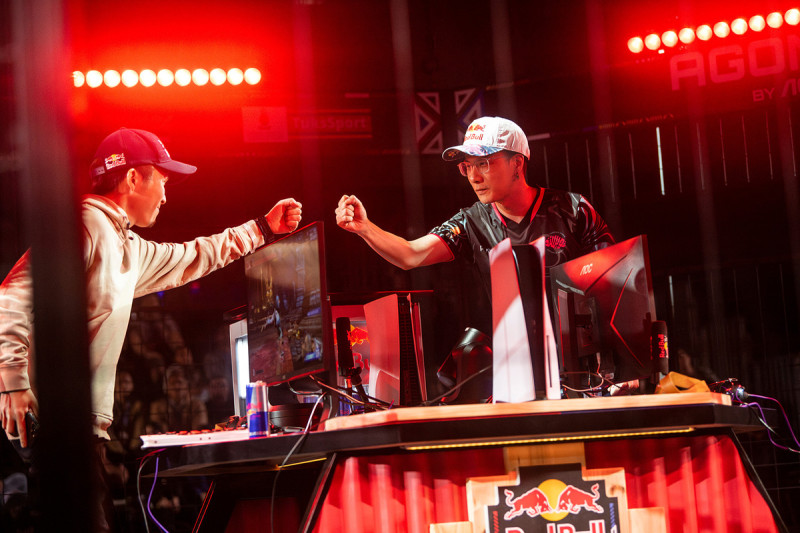  Red Bull電競選手石油王（右）今年將再度參與Red Bull Kumite，對戰來自世界各地的頂尖玩家 圖：Red Bull/提供 