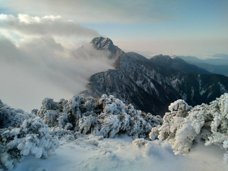 今年玉山零下11度，比2016年霸王寒流還冷。（圖為今年玉山雪景）   圖：中央氣象署／提供