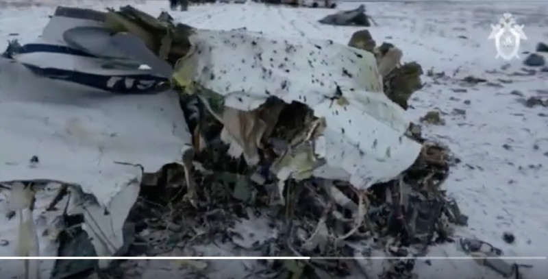 俄軍一架伊留申-76(IL-76)軍用運輸機 24 日上午於鄰近烏克蘭的城市別爾哥羅德(Belgorod)墜毀，機上 74 人全數罹難。   圖：取自「X」@LXSummer1
