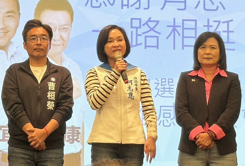 柯志恩(中)誓言2026年讓高雄看見藍天。   圖：國民黨高雄市黨部/提供