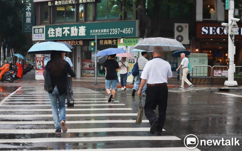 入冬首波強烈冷氣團南下台灣！今起濕冷到明晚、週末低溫下探十度