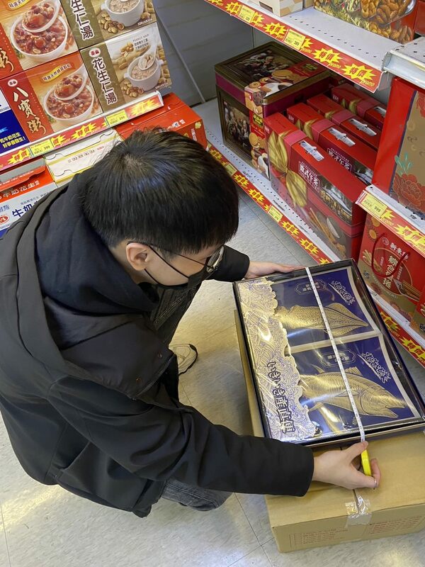 台北市環保局建議民眾在選購禮盒時，掌握「一多三少」原則，「產品份量多、包裝材料少、種類少、印刷少」。   圖：取自台北市政府網站