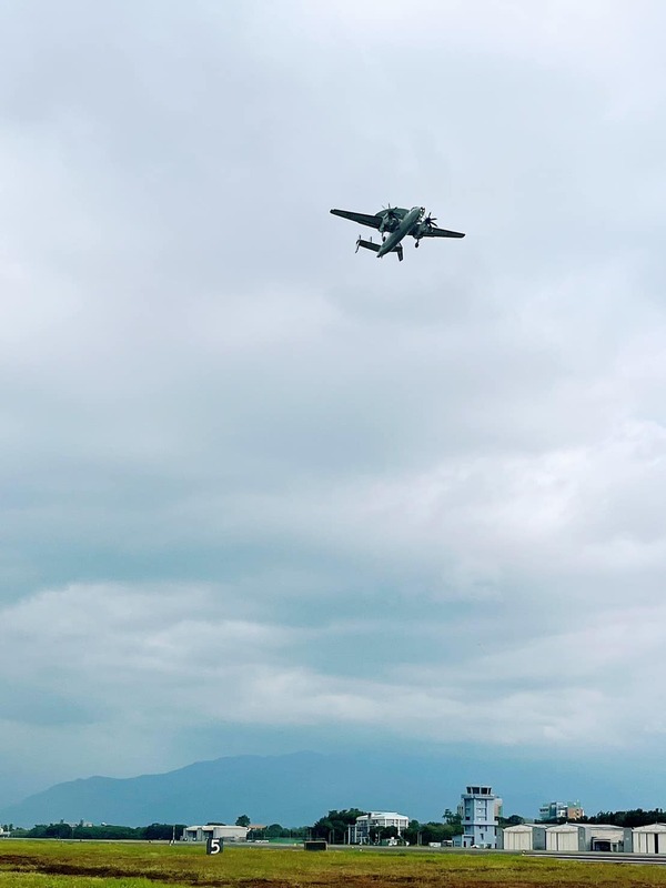 空軍第六混合聯隊113年春節加強戰備操演，圖為E-2K型空中預警管制機   圖：翻攝「臉書」國防部發言人粉絲專頁