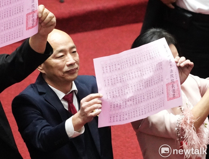 第11屆立法院院長選舉，韓國瑜公開亮票。   圖：張良一／攝。