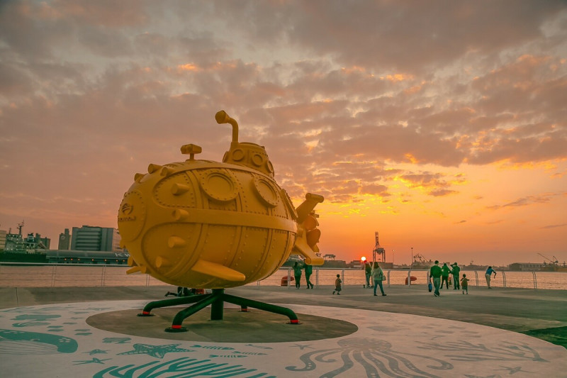 嘉鴻遊艇集團打造的「黃小婷」黃色潛水艇。   圖：高雄市觀光局/提供