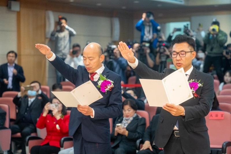 立法院長韓國瑜和立法院副院長江啟臣宣誓就職。   圖：擷自韓國瑜臉書