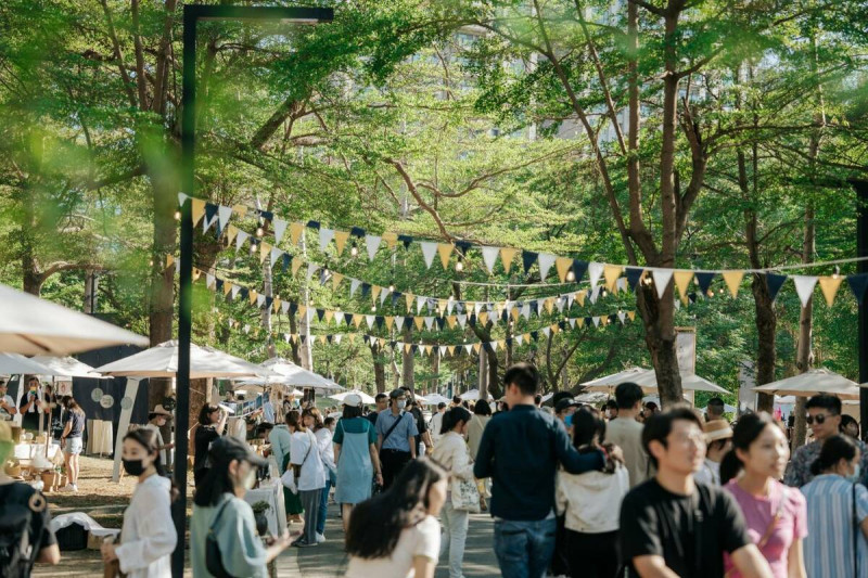 高美館新春戶外市集風格攤商初一至初四進駐。   圖：高雄市立美術館/提供