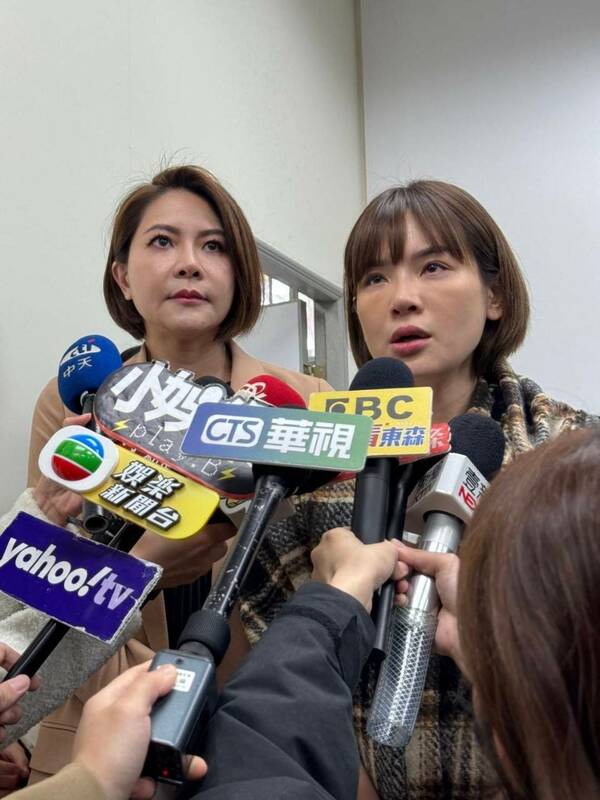 陳沂（右）表示，「我是一個受害者，我沒有犯錯，我沒有錯，為什麼我要偷偷躲起來。」   圖：陳菁徽辦公室提供