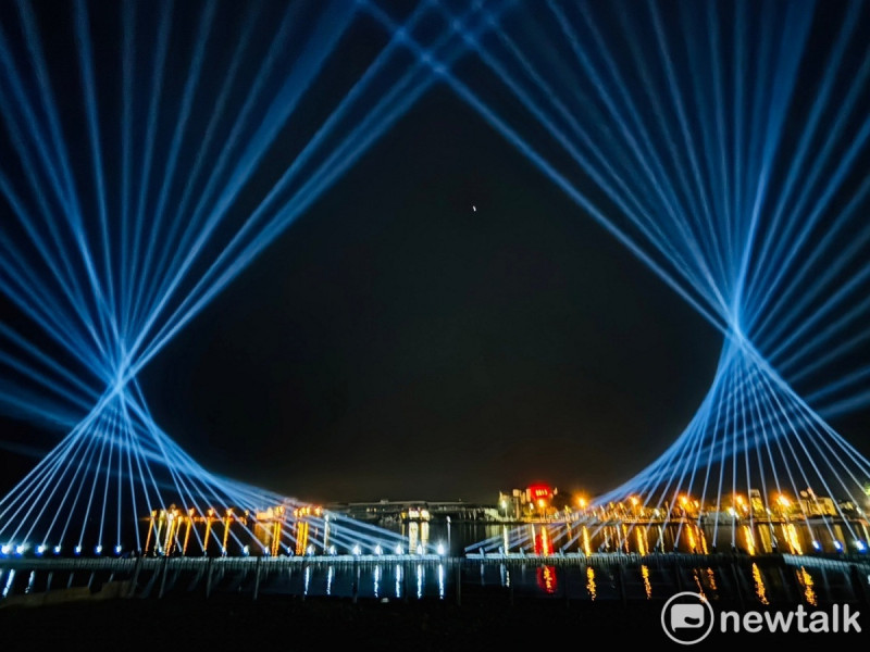 安平燈區已搶先於2/3啟燈，匯集30組運用當代科技藝術的燈會作品，帶賞燈民眾一同跨越對傳統燈會既有的印象。   圖：台南市政府提供