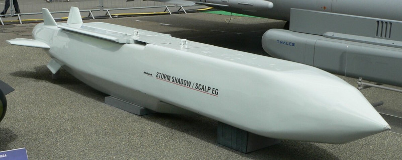 除了AGM-158之外,其他可能的飛彈還包括「增程型距外陸攻飛彈」AGM-84H(SLAM-ER),以及英國和法國的「暴風影巡弋飛彈」SCALP-EG。 圖 : 翻攝自維基百科