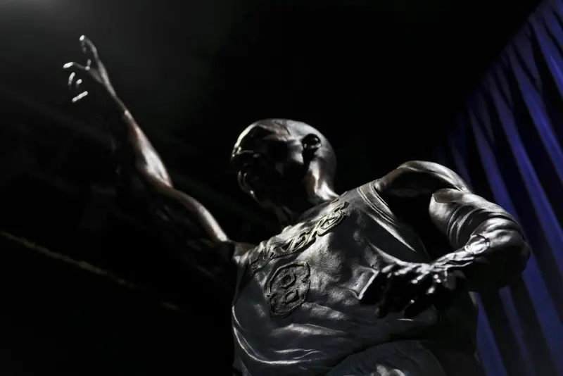 ▲Kobe Bryant選擇了81分之夜，當作他的雕像姿勢，並將陳列在洛杉磯湖人的主場體育館外。（圖／美聯社／達志影像）   