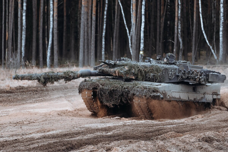 德製「豹」-2A6 坦克。   圖：取自「X」@Bw_Einsatz