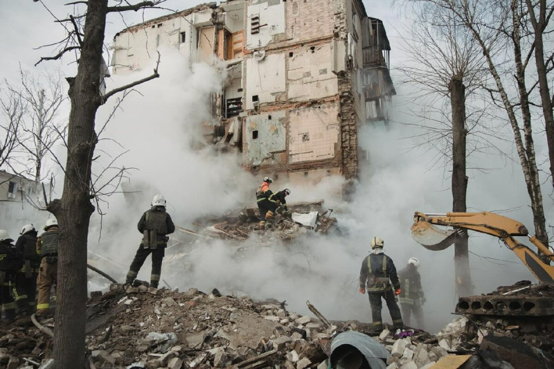 俄羅斯入侵烏克蘭以來，烏國直接損失達到近1520億美元，全國10％的房屋遭到損毀。   圖：翻攝自澤連斯基臉書