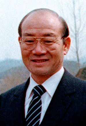 南韓保安司令全斗煥在 1980 年 5 月 17 日成功政變，成為新任總統後實施獨裁統治。